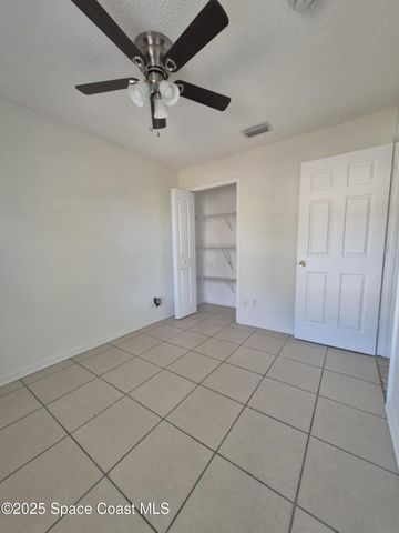 1042 SE Lava Street SE, Palm Bay, FL 32909