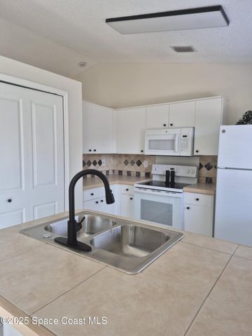 1042 SE Lava Street SE, Palm Bay, FL 32909