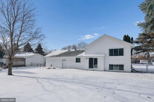 9772 Trenton Lane N, Maple Grove, MN 55369