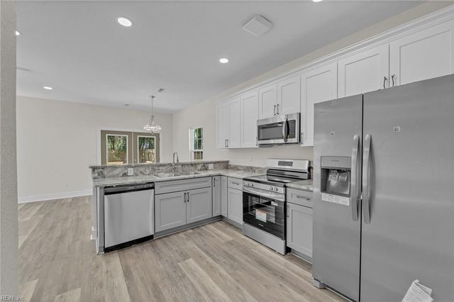 215 N 5th ST, Suffolk, VA 23434