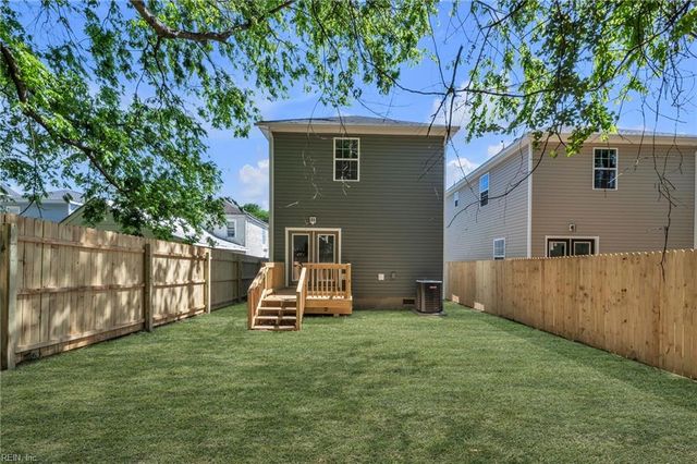 215 N 5th ST, Suffolk, VA 23434