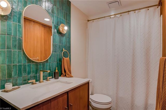 3256 Robinhood Road, Winston-salem, NC 27106