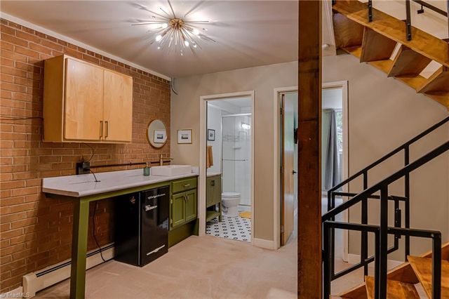 3256 Robinhood Road, Winston-salem, NC 27106
