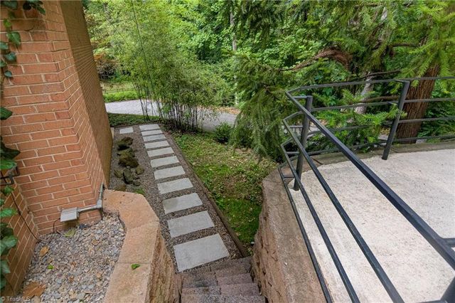 3256 Robinhood Road, Winston-salem, NC 27106