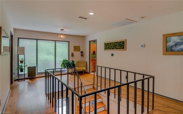 3256 Robinhood Road, Winston-salem, NC 27106