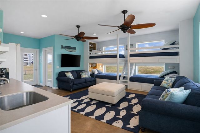 134 Mustang Island Estates Dr, Port Aransas, TX 78373