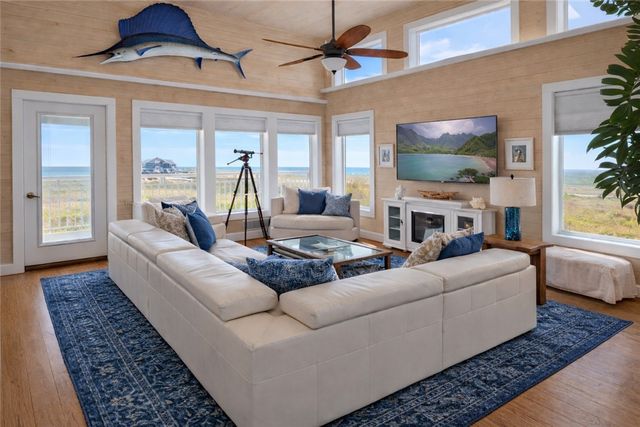 134 Mustang Island Estates Dr, Port Aransas, TX 78373