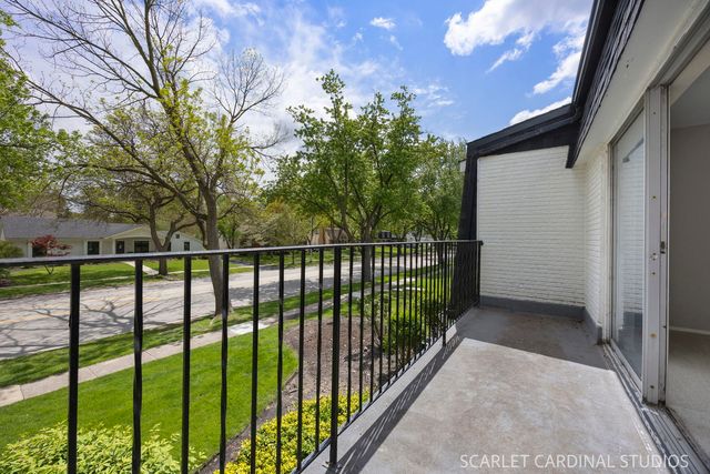 1105 Royal St George Drive 206, Naperville, IL 60563
