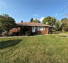 650 Penhale Avenue, Campbell, OH 44405