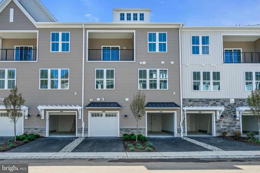 8102 DONATELLO DR, Princeton, NJ 08540