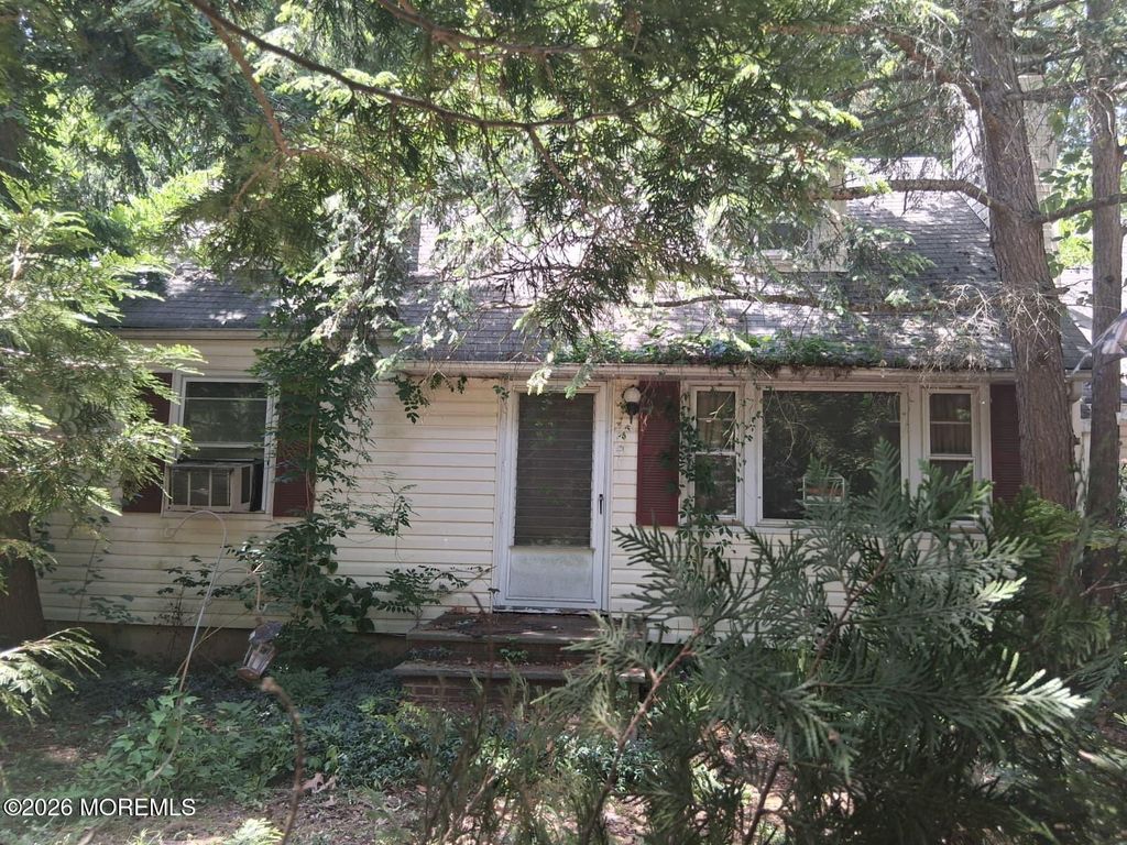 140 Fernhead Avenue, Spotswood, NJ 08884