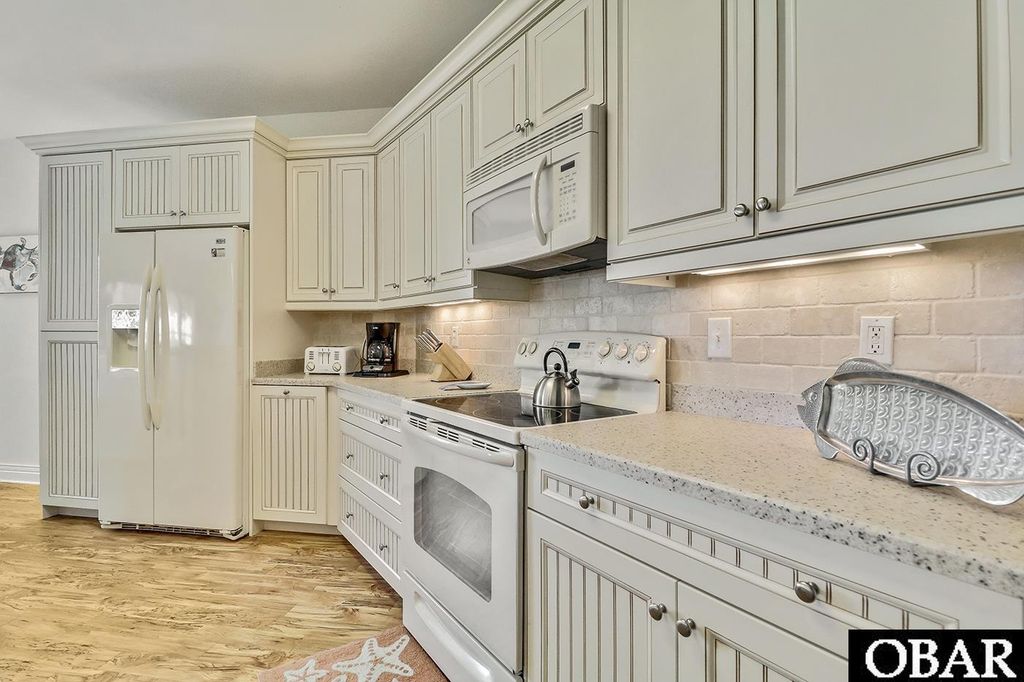 Image 15 of property listing at 653B Sand and Sea Ct Unit B, Corolla, NC 27927