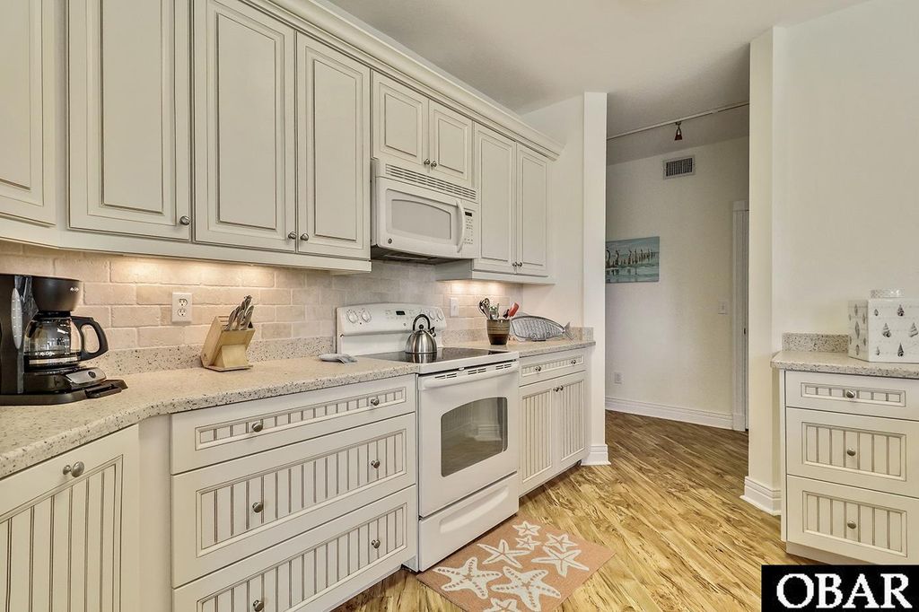 Image 16 of property listing at 653B Sand and Sea Ct Unit B, Corolla, NC 27927