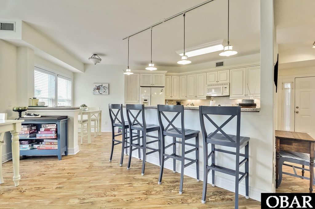 Image 18 of property listing at 653B Sand and Sea Ct Unit B, Corolla, NC 27927