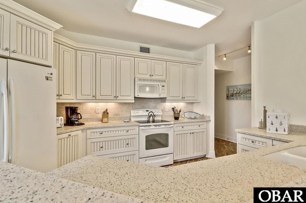 Image 21 of property listing at 653B Sand and Sea Ct Unit B, Corolla, NC 27927