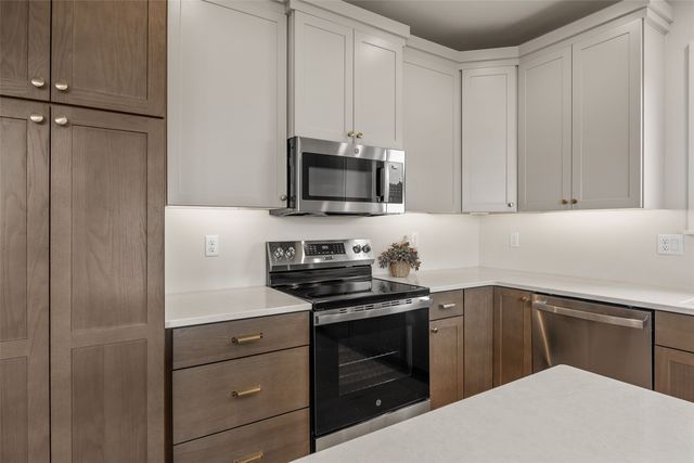 5700 Meadow Grass Circle SE, Cedar Rapids, IA 52403