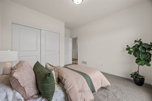 5700 Meadow Grass Circle SE, Cedar Rapids, IA 52403