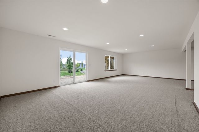 5700 Meadow Grass Circle SE, Cedar Rapids, IA 52403