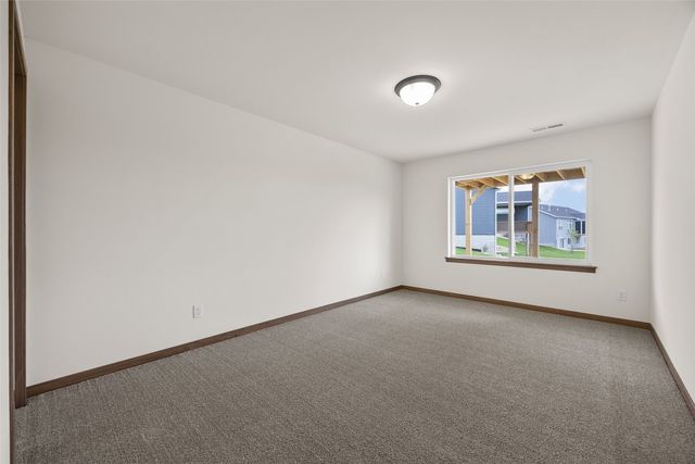 5700 Meadow Grass Circle SE, Cedar Rapids, IA 52403