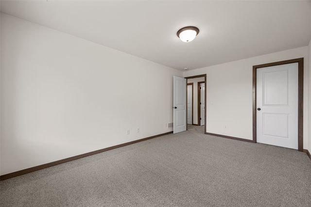 5700 Meadow Grass Circle SE, Cedar Rapids, IA 52403