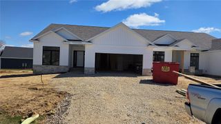 5700 Meadow Grass Circle SE, Cedar Rapids, IA 52403