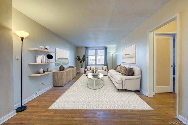 65-35 108th D7, Forest Hills, NY 11375