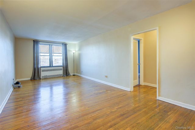 65-35 108th D7, Forest Hills, NY 11375