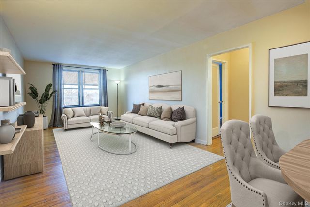 65-35 108th D7, Forest Hills, NY 11375