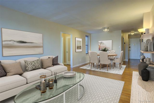 65-35 108th D7, Forest Hills, NY 11375