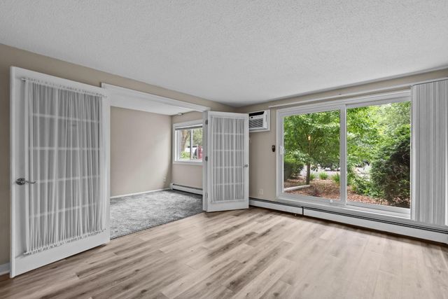 1601 N Innsbruck Drive 155, Fridley, MN 55432