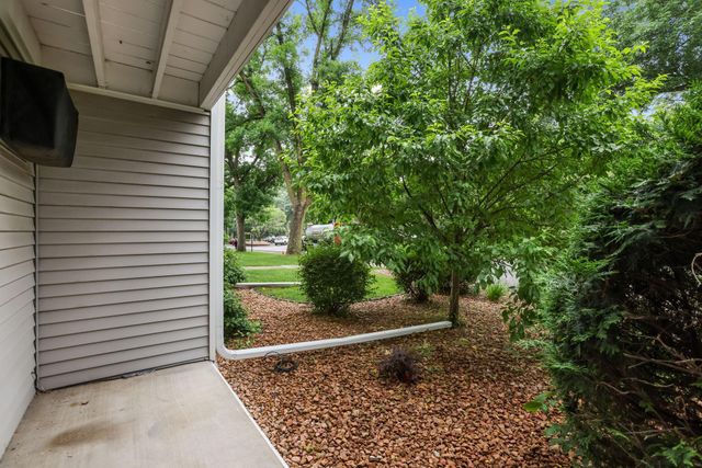 1601 N Innsbruck Drive 155, Fridley, MN 55432