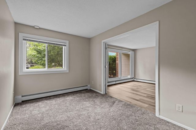1601 N Innsbruck Drive 155, Fridley, MN 55432