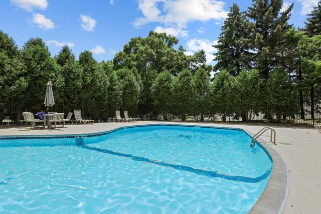 1601 N Innsbruck Drive 155, Fridley, MN 55432