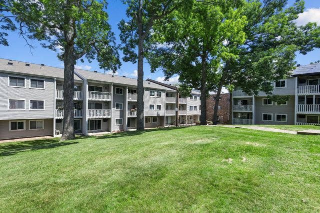 1601 N Innsbruck Drive 155, Fridley, MN 55432