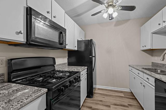 1601 N Innsbruck Drive 155, Fridley, MN 55432
