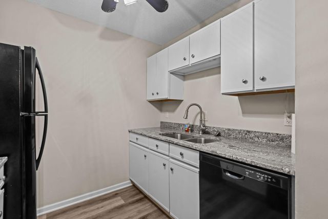 1601 N Innsbruck Drive 155, Fridley, MN 55432
