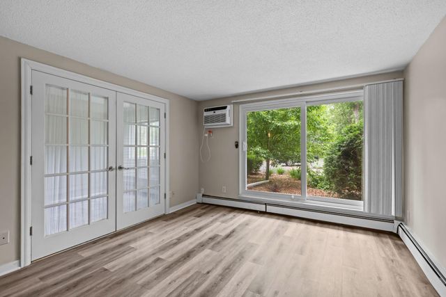 1601 N Innsbruck Drive 155, Fridley, MN 55432
