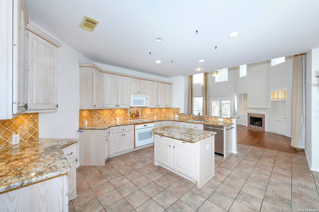 1712 Oak Path, New Braunfels, TX 78132