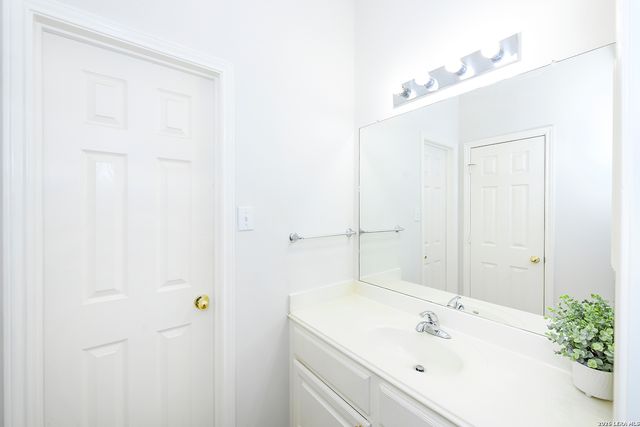 1712 Oak Path, New Braunfels, TX 78132