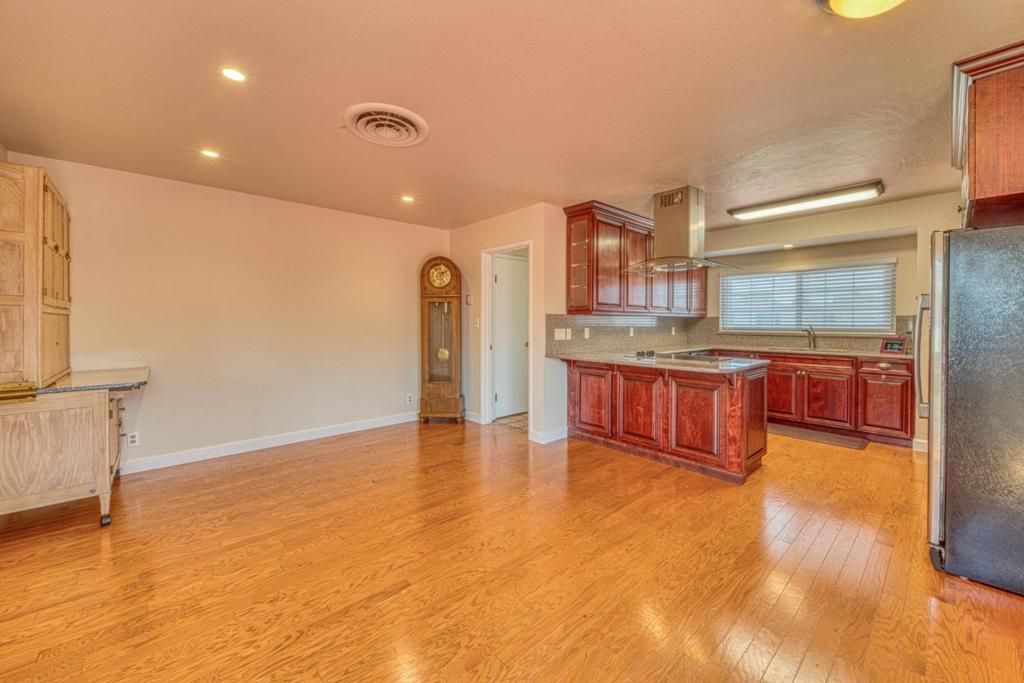 Image 12 of property listing at 1163 Granada Avenue, Salinas, CA 93906