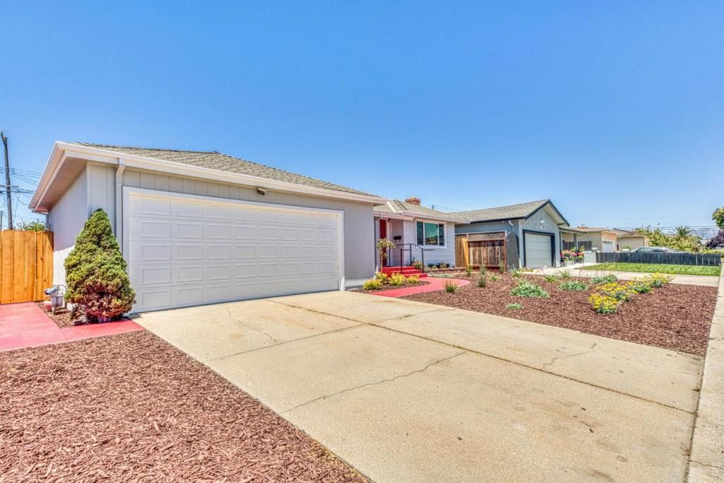 Image 3 of property listing at 1163 Granada Avenue, Salinas, CA 93906
