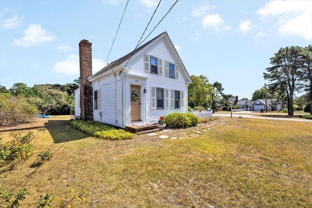 178 School St, Dennis, MA 02670