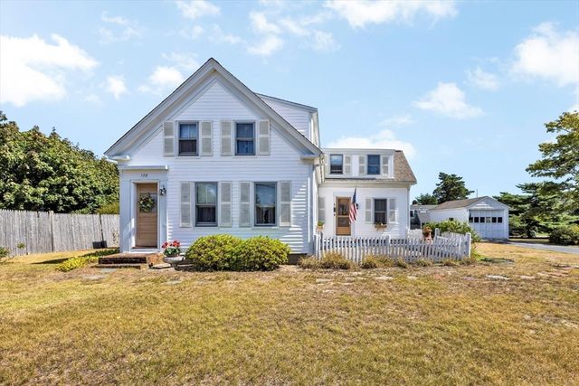 178 School St, Dennis, MA 02670