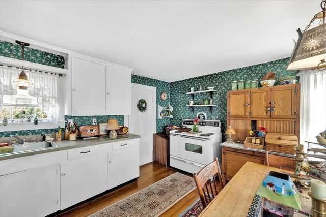178 School St, Dennis, MA 02670