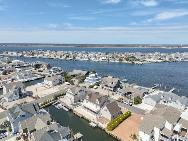 305 Sloop Lane, Mantoloking, NJ 08738