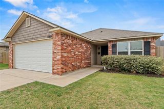 1009 S Blackjack Lane, Mustang, OK 73064