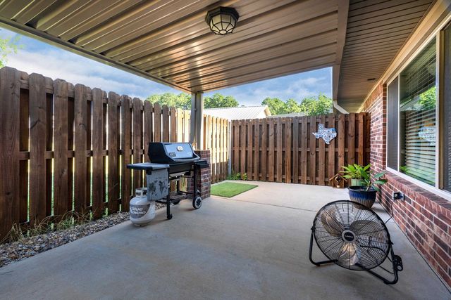 1807 Yellowstone, Longview, TX 75605