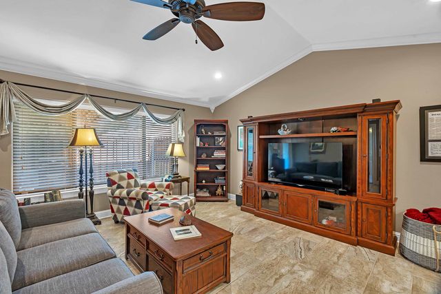 1807 Yellowstone, Longview, TX 75605