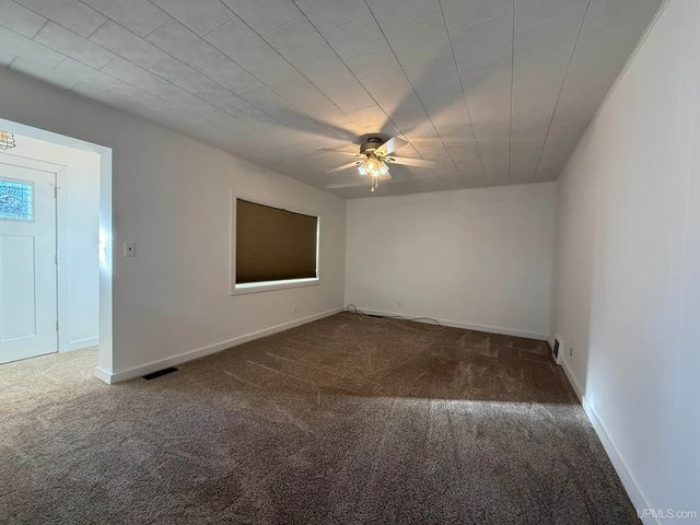 4746 E Sunnyside Avenue, Ironwood, MI 49938