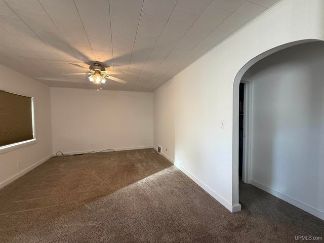 4746 E Sunnyside Avenue, Ironwood, MI 49938